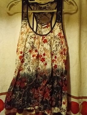 Women's TOP HOUSE Sheer Floral Ombre Racerback Tank Top - Red & Black